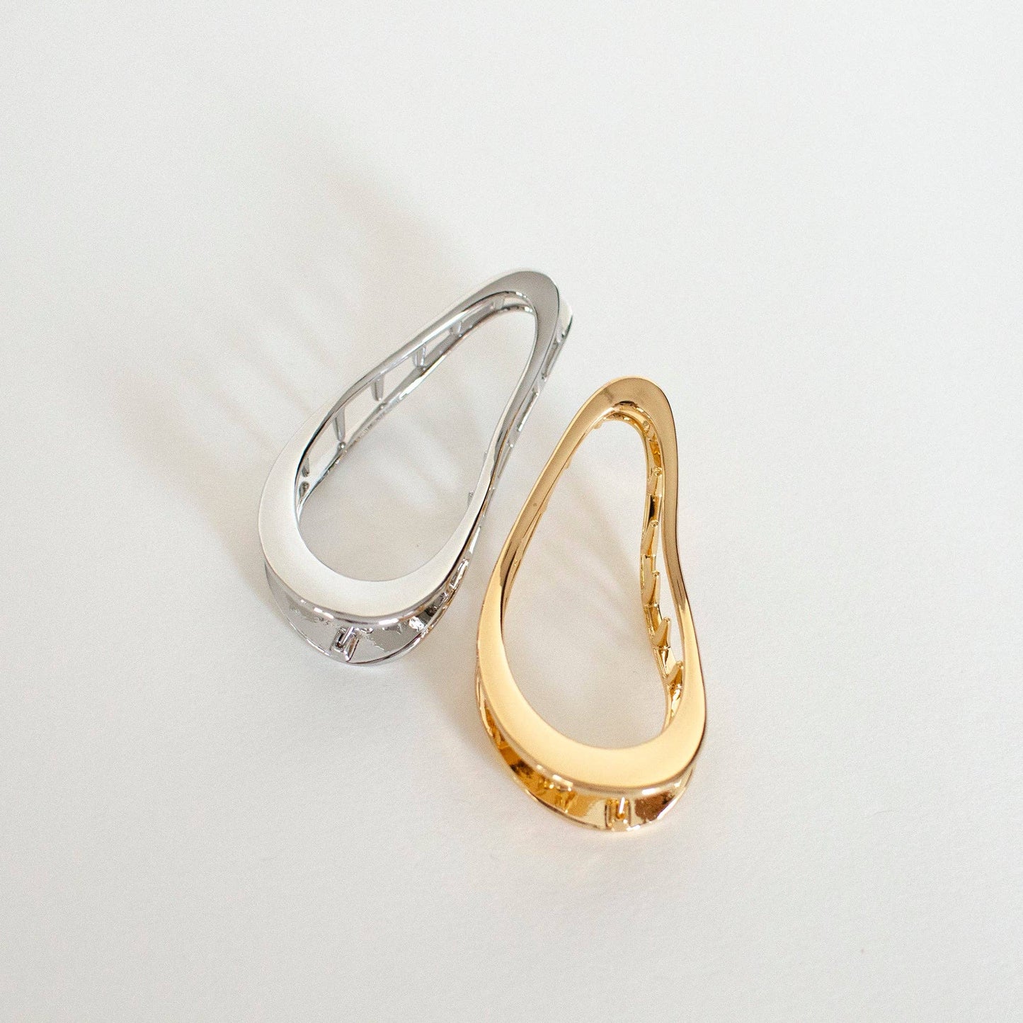 Minimal Organic Wave Metal Hair Claw Clip – Silver