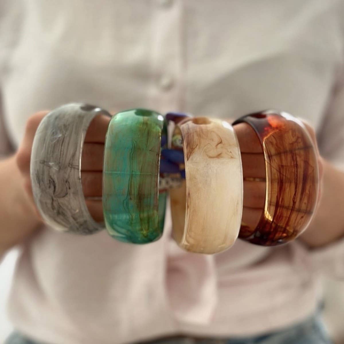 IRREGULAR TRANSLUCENT DESIGN FASHION BRACELET